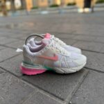 نایک وی تو کی ران سفید صورتی