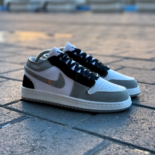 IMG_20250925_172657_(500_x_500_pixel) نایک ایر جردن 1 مشکی سفید پشتو رو(se craft) - Image 1