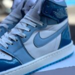 نایک ایرجردن1 سفید آبی ساقدار ورنی(white blue) - Image 2