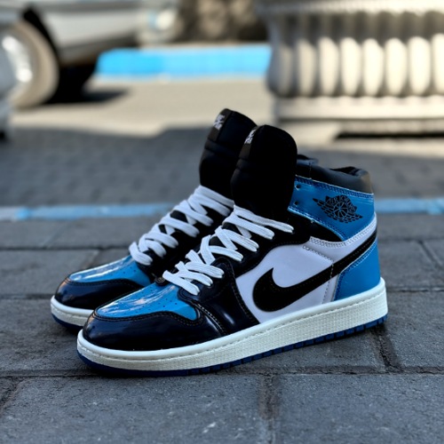 IMG_20251002_184458_(500_x_500_pixel) نایک ایرجردن 1 آبی مشکی ساقدار ورنی(Unc toe)