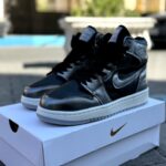 نایک ایرجردن 1 مشکی نقره ای ورنی(silver toe)