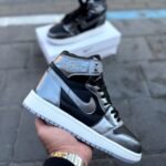 نایک ایرجردن 1 مشکی نقره ای ورنی(silver toe) - Image 3