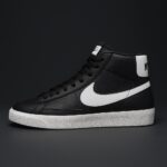 نایک بلیزر سیاه ساقدار (mid 77)