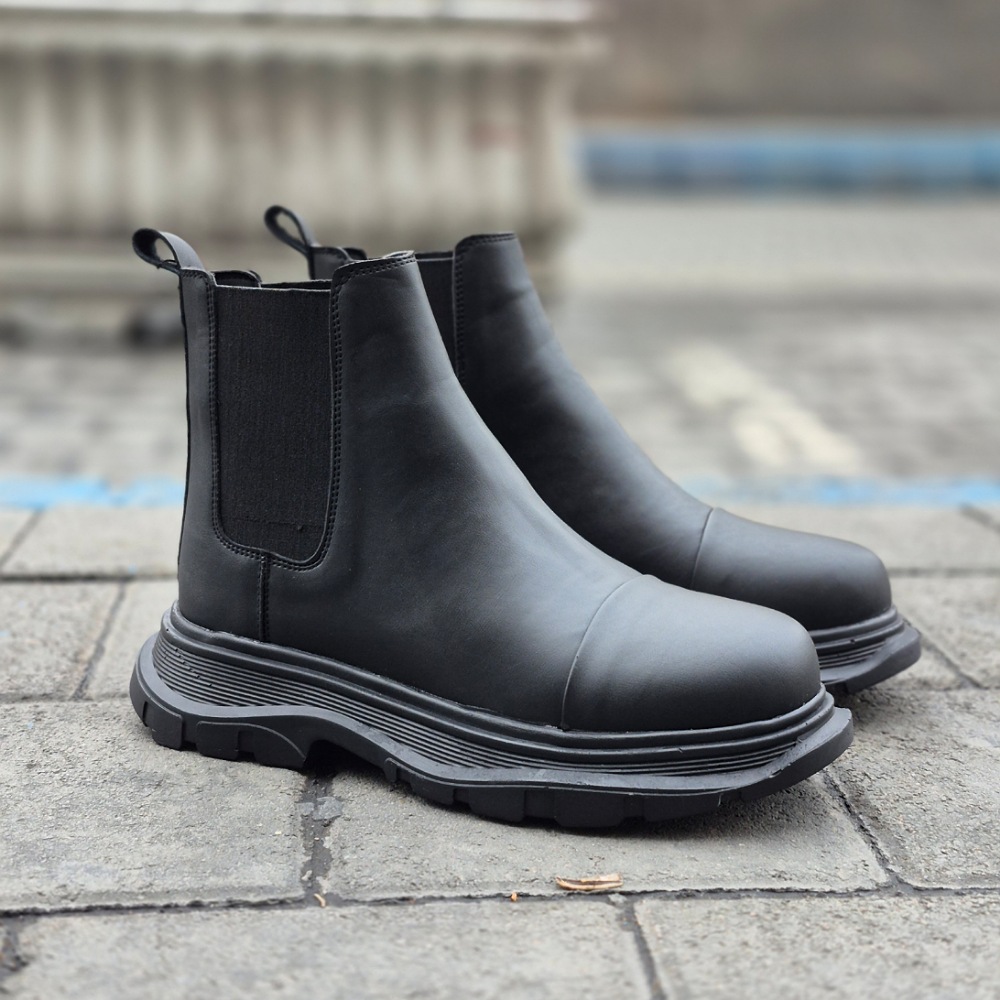 IMG_20260130_160804_(1000_x_1000_pixel) پوتین بدون بند مشکی مک کویین (MC queen)