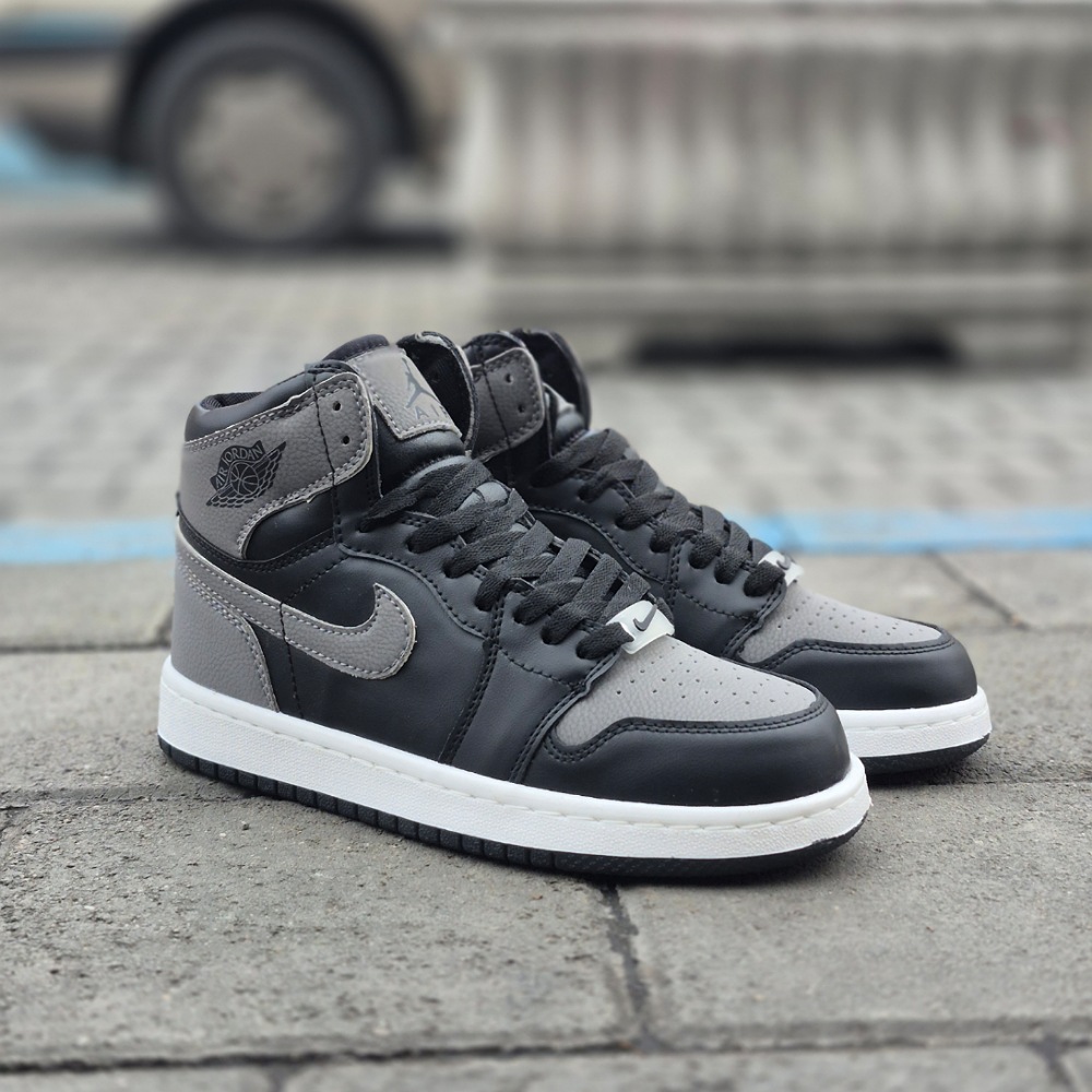 IMG_20260208_164950_(1000_x_1000_pixel) نایک ایرجردن 1 مشکی طوسی (shadow)