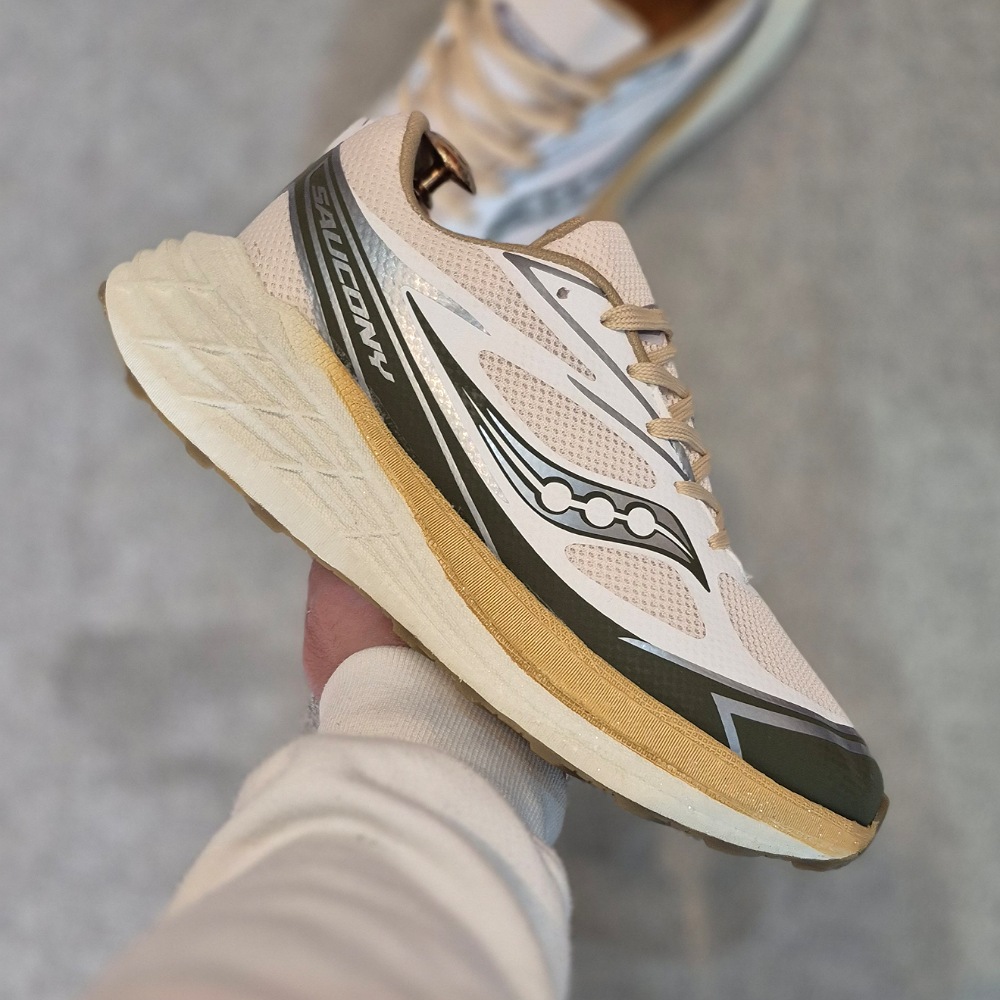 IMG_20260503_145314_(1000_x_1000_pixel) ساکونی کرم سبز(saucony runing) - Image 1