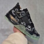 نایک جردن 4 مشکی کاز(black kaws)